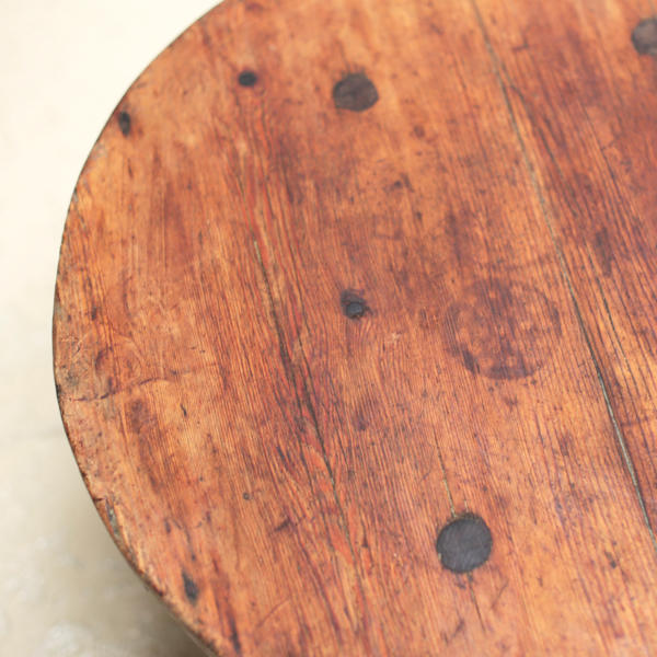 アンティーク　ルーマニア　丸テーブル　木肌