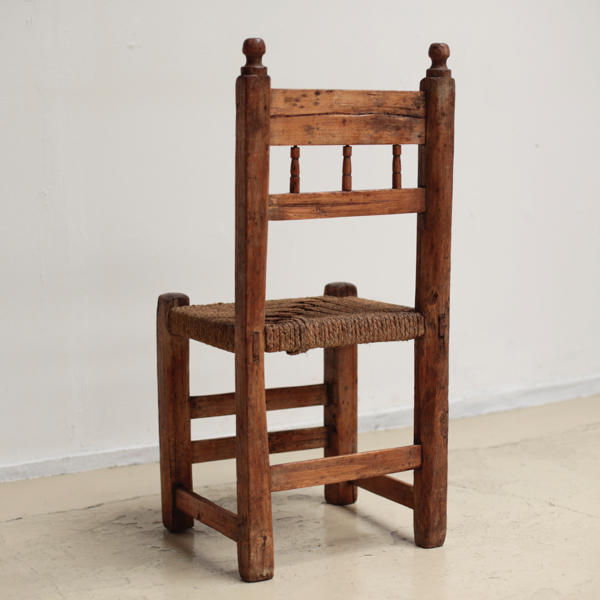 アンティーク　牧歌的　プリミティブ　椅子