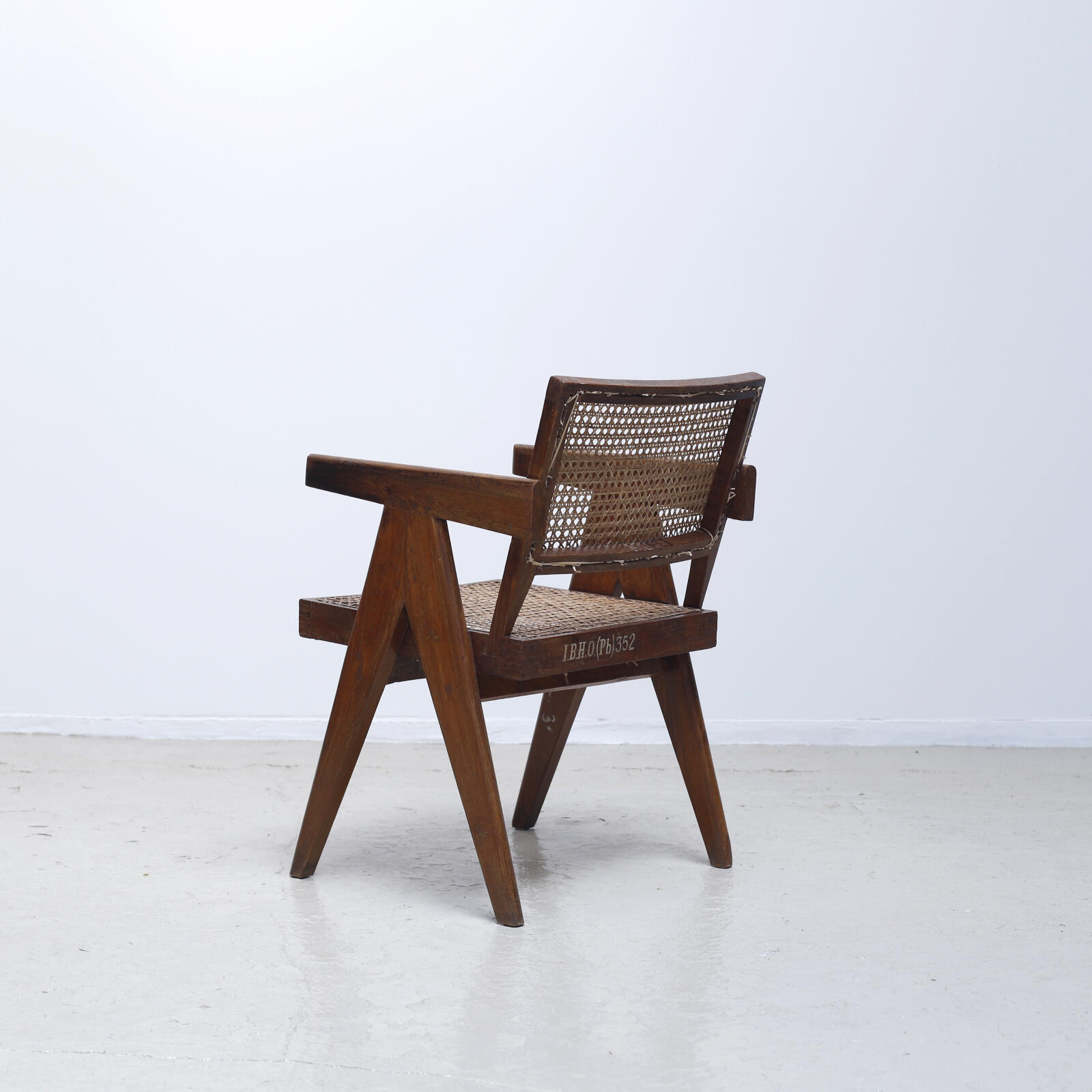 Office Chair by Pierre Jeanneret / connect back - Objet d' art