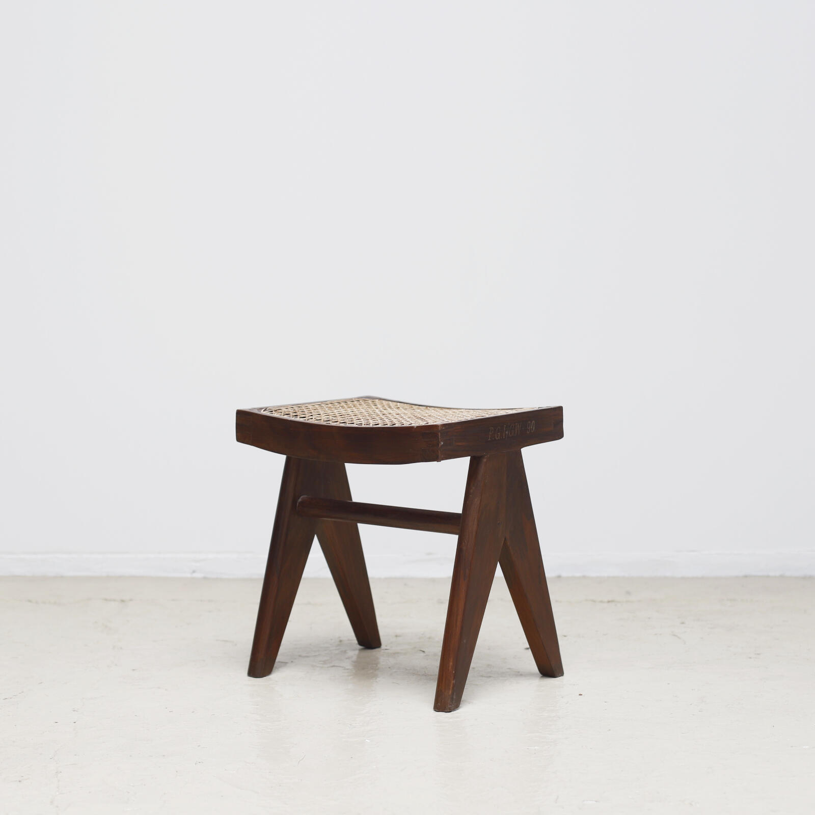 Low Caned Stool by Pierre Jeanneret - Objet d' art