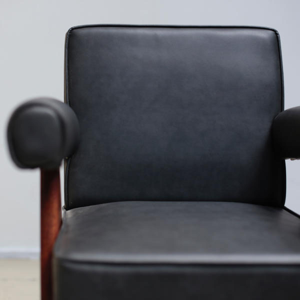 Committee Chair with black leather  by Pierre Jeanneret ジャンヌレ