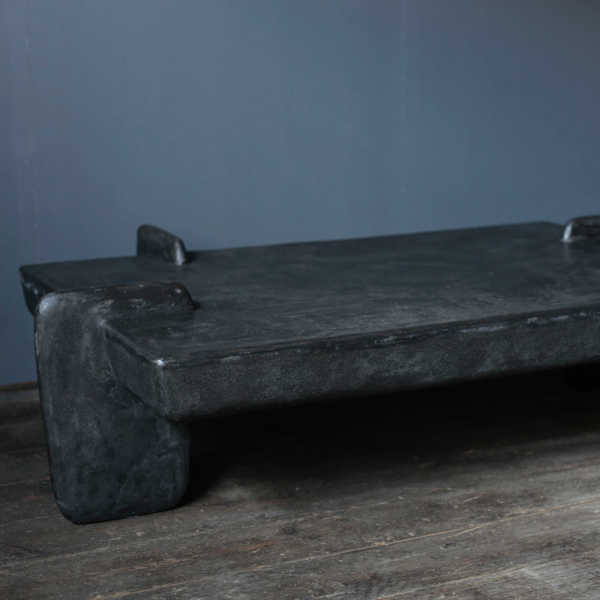 Concrete Table with minimal form by x+l